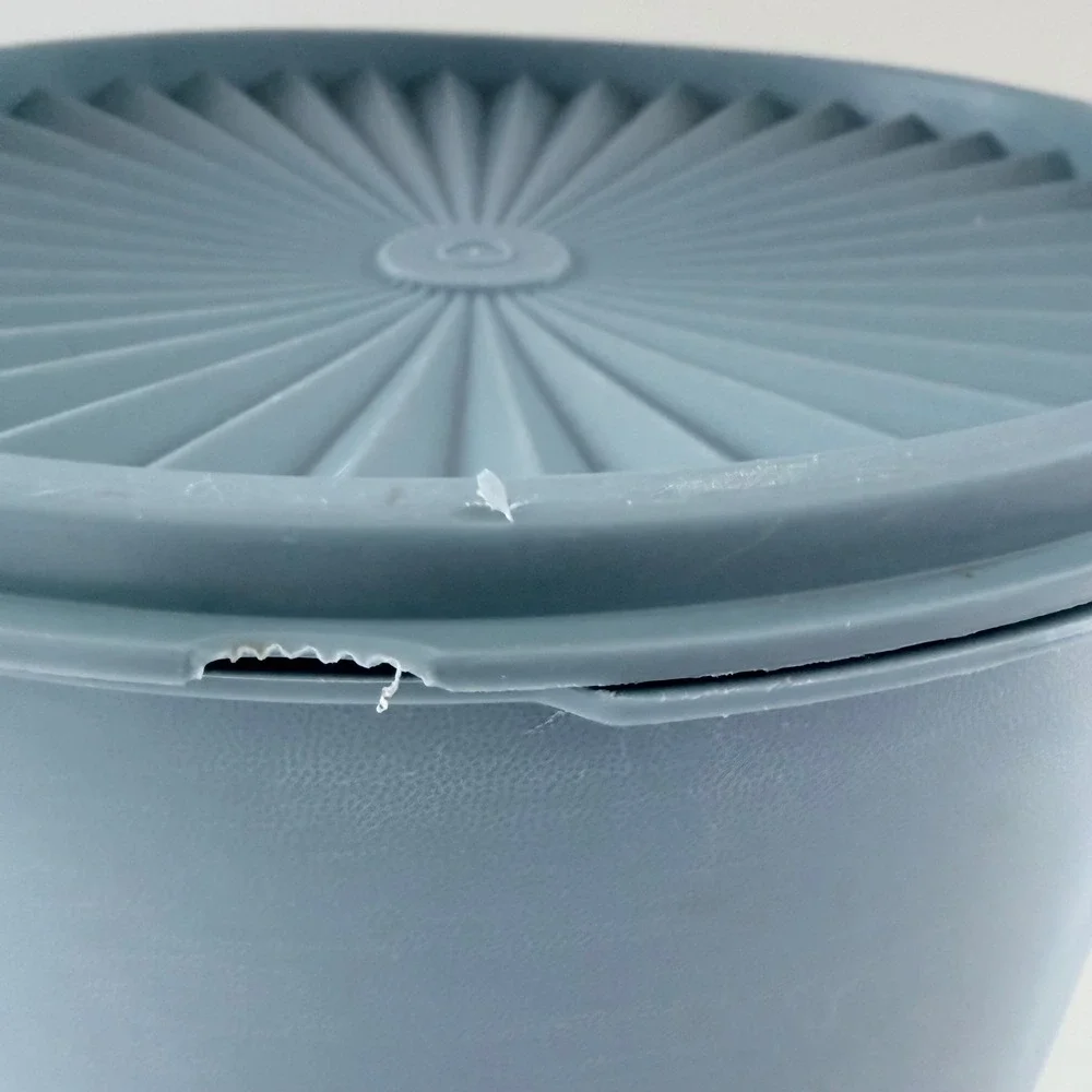 Vintage Tupperware Servalier Canister Blue 1339-1 with Sunburst Lid 1205-4‎ USA